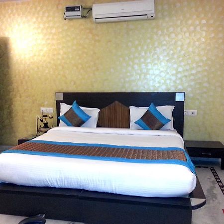 Hotel Ananda Delhi  Exterior foto